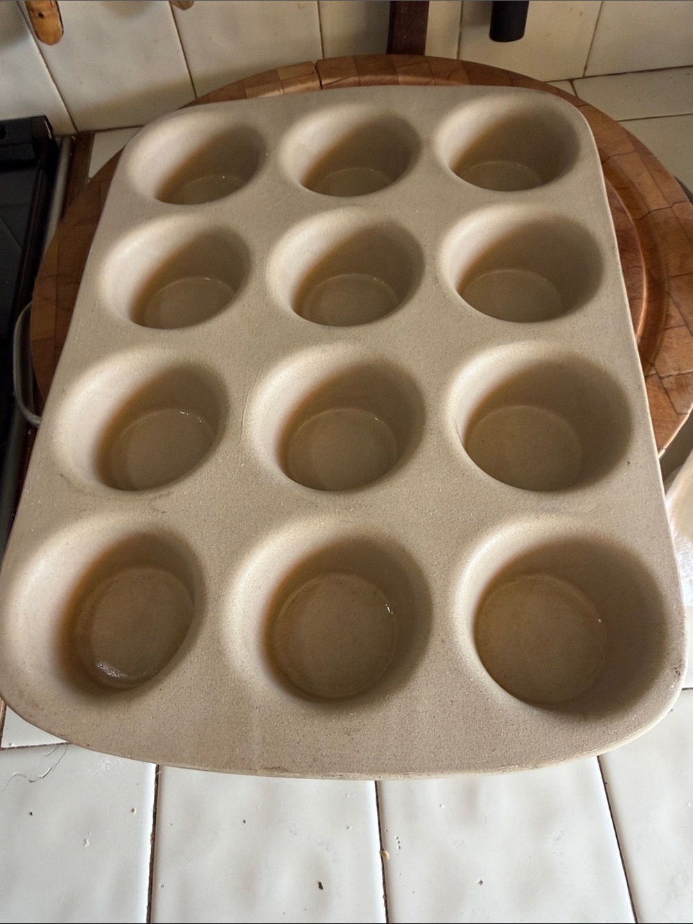 The Pampered Chef - Family Heritage Stoneware. 
12- cup RETIRED